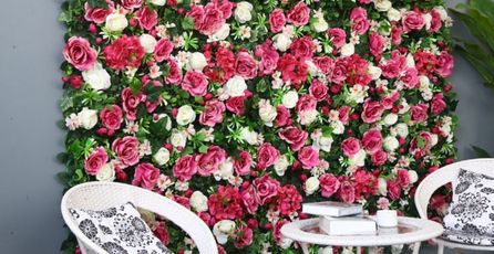 bloemenwand rozen rood en wit