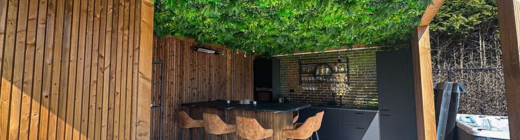 Ervaring Het Gezinsleven poolhouse met Plantenwand