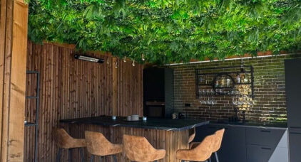 Ervaring Het Gezinsleven poolhouse met Plantenwand